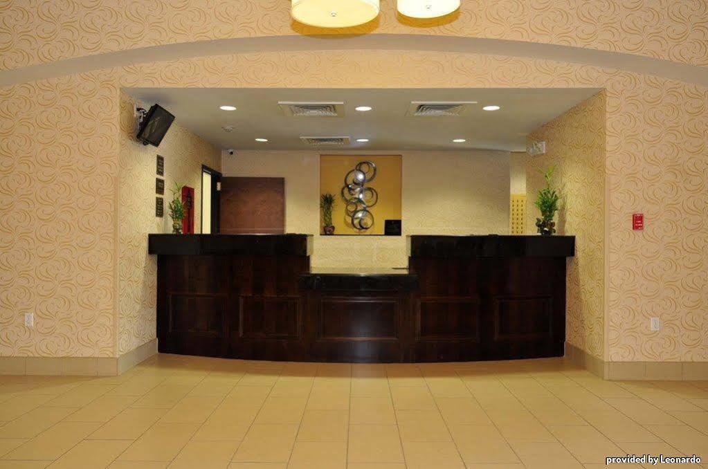 Best Western Plus Desoto Inn & Suites Mansfield Dalaman gambar